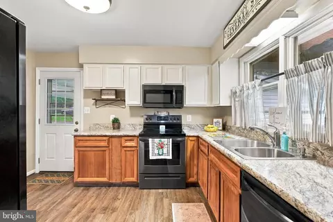 Kitchen - 455 Mountain Rd, Front Royal, VA 22630 photo 4 of 4