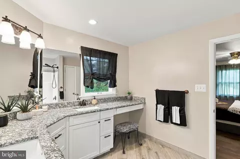 Bath - 455 Mountain Rd, Front Royal, VA 22630 photo 2 of 5