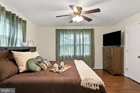 Bedroom - 455 Mountain Rd, Front Royal, VA 22630 photo 1 of 8