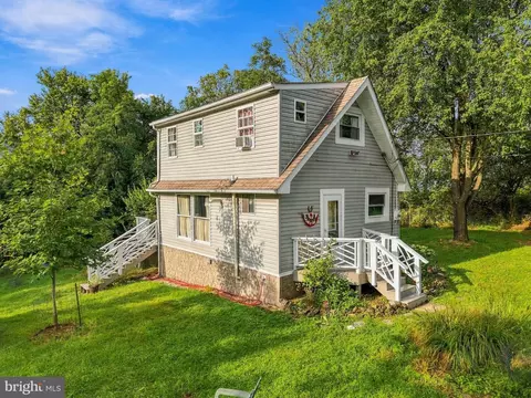 274 Granny Smith Rd, Linden, VA 22642