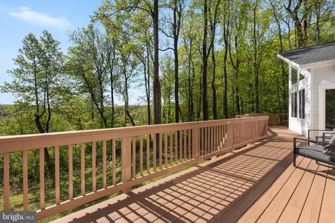 2668 High Top Rd, Linden, VA 22642