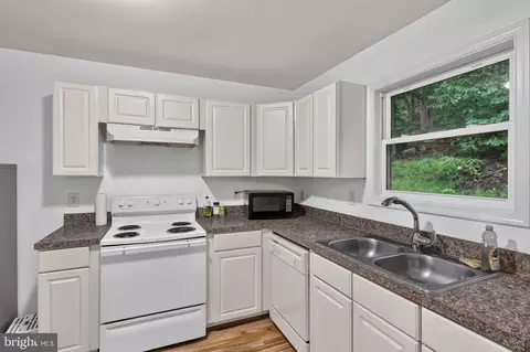 Kitchen - 490 Split Rail Rd, Front Royal, VA 22630 photo 1 of 2