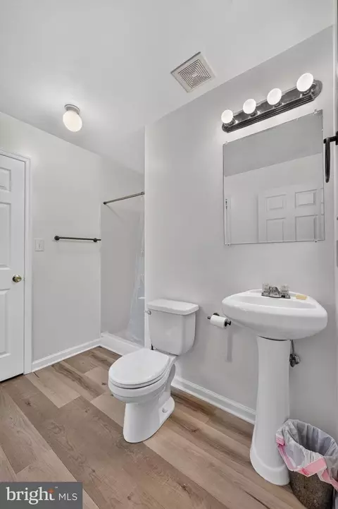 Bath - 490 Split Rail Rd, Front Royal, VA 22630 photo 2 of 3
