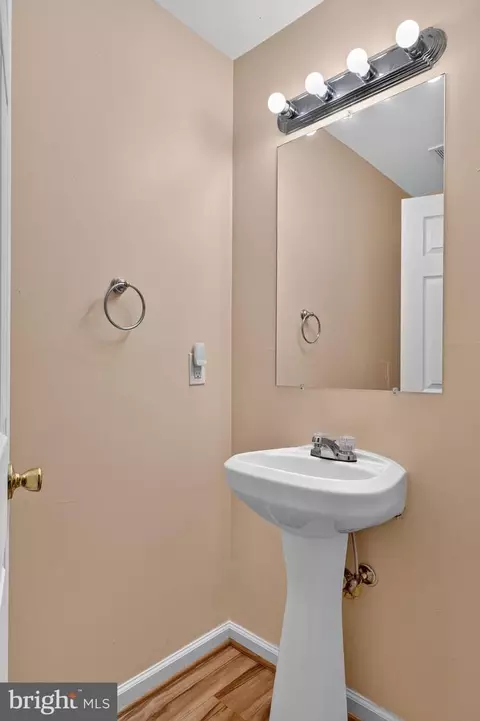 Bath - 490 Split Rail Rd, Front Royal, VA 22630 photo 1 of 3