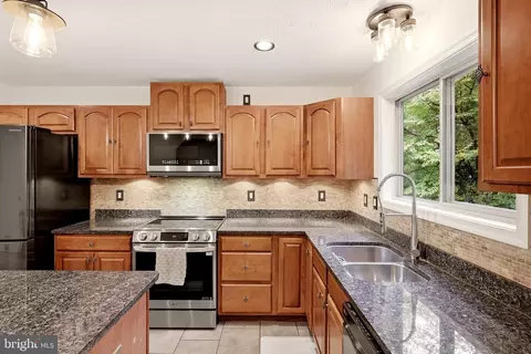 Kitchen - 230 Skyline View Dr, Front Royal, VA 22630 photo 4 of 5