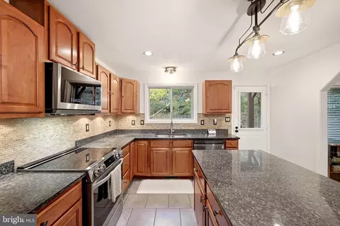 Kitchen - 230 Skyline View Dr, Front Royal, VA 22630 photo 5 of 5