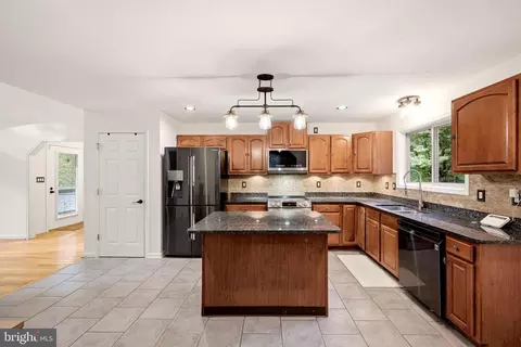 Kitchen - 230 Skyline View Dr, Front Royal, VA 22630 photo 2 of 5
