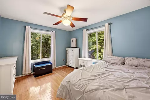 Bedroom - 230 Skyline View Dr, Front Royal, VA 22630 photo 5 of 6