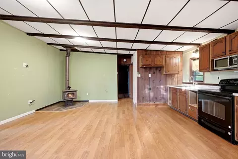 Living - 892 Massanutten Mountain Dr, Front Royal, VA 22630 photo 1 of 2