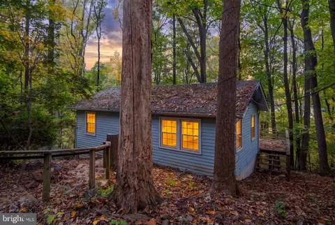 487 Freeze Rd, Linden, VA 22642