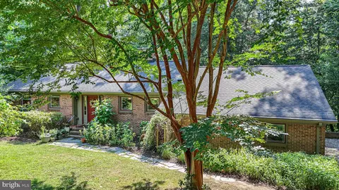 247 E Queens Dr, Williamsburg, VA 23185