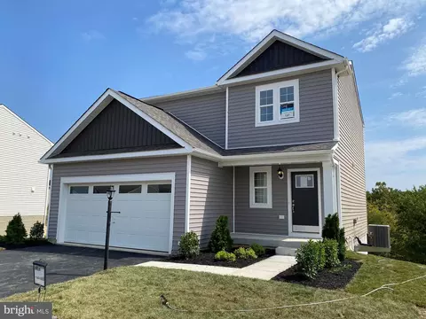 391 Eurasian Dr, Bunker Hill, WV 25413