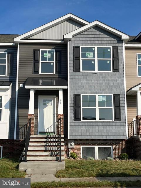 15 Moses Dr, Martinsburg, WV 25405