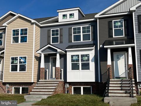11 Moses Dr, Martinsburg, WV 25405