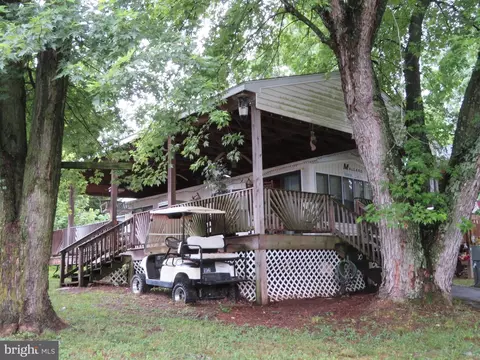 14-21 Reindeer Dr, Falling Waters, WV 25419