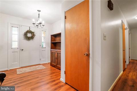 180 Muse St, Falling Waters, WV 25419 photo 4