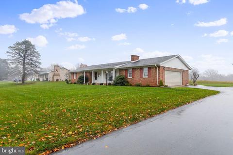 180 Muse St, Falling Waters, WV 25419 photo 2