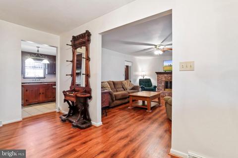 180 Muse St, Falling Waters, WV 25419 photo 5