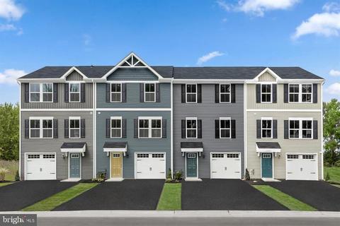 48 Shubunkin Rd, Inwood, WV 25428