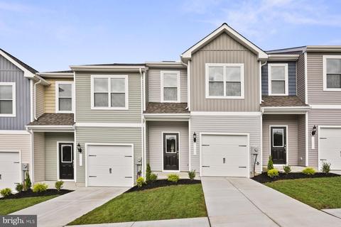 115 Hampstead Blvd, Falling Waters, WV 25419