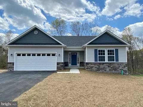 208 Equinox Way E, Martinsburg, WV 25401