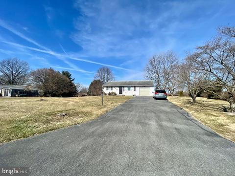 139 Muse St, Falling Waters, WV 25419 photo 4