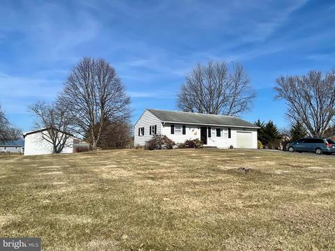 139 Muse St, Falling Waters, WV 25419 photo 1