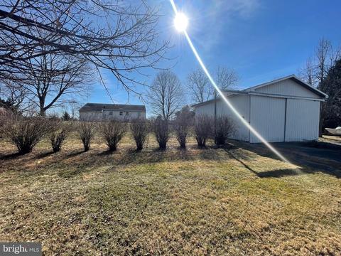 139 Muse St, Falling Waters, WV 25419 photo 2
