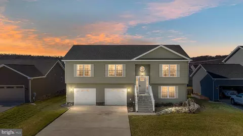 154 Aylesbury Ln, Martinsburg, WV 25403
