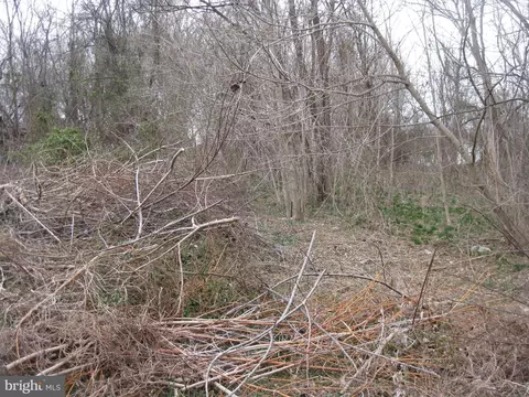 674 Burnside Dr, Falling Waters, WV 25419