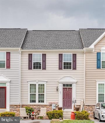 21 Norwood Dr, Falling Waters, WV 25419