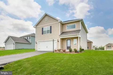 35 Niagara Ct, Falling Waters, WV 25419