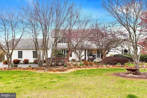 955 Stayman Dr, Falling Waters, WV 25419