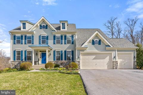 15 Lackawanna Ln, Falling Waters, WV 25419