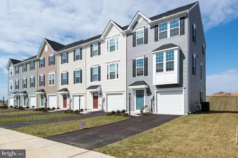 114 Dripping Springs Dr, Hedgesville, WV 25427