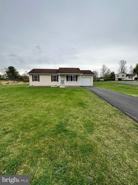 23 Crestview Dr, Martinsburg, WV 25405