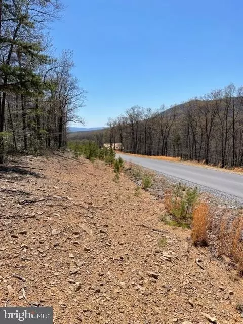 28 Moundbuilder Loop, Hedgesville, WV 25427