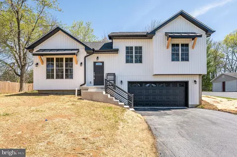 195 Still Meadow Dr, Martinsburg, WV 25405