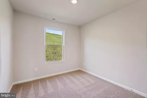 124 Cramsford St, Falling Waters, WV 25419 photo 8