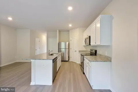 124 Cramsford St, Falling Waters, WV 25419 photo 3
