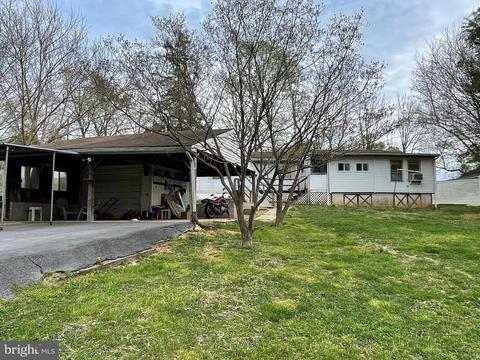 459 Burnside Dr, Falling Waters, WV 25419 photo 4