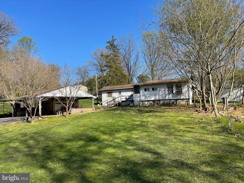 459 Burnside Dr, Falling Waters, WV 25419 photo 2