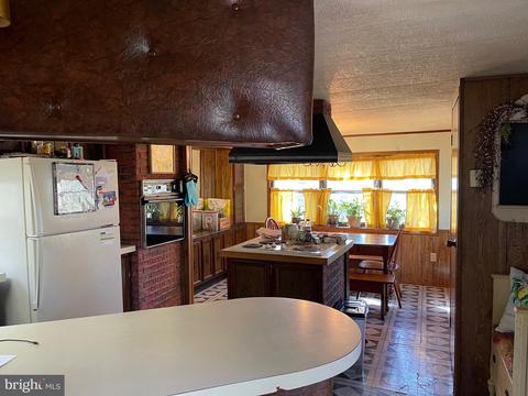475 Burnside Dr, Falling Waters, WV 25419 photo 7