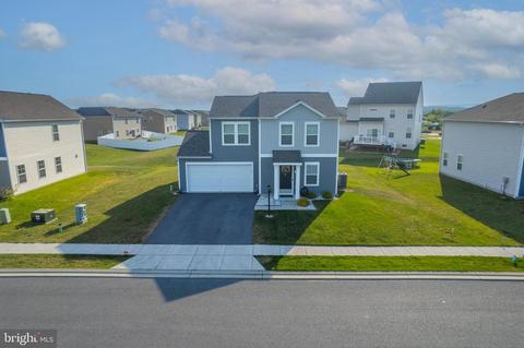 98 Eurasian Dr, Bunker Hill, WV 25413