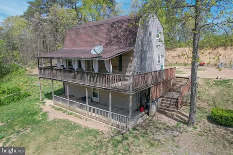 111 Alamo Ln, Falling Waters, WV 25419