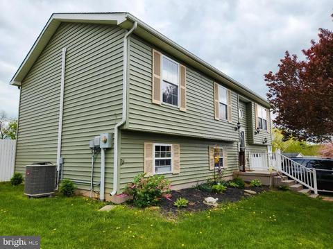 18 Arctic Ave, Hedgesville, WV 25427