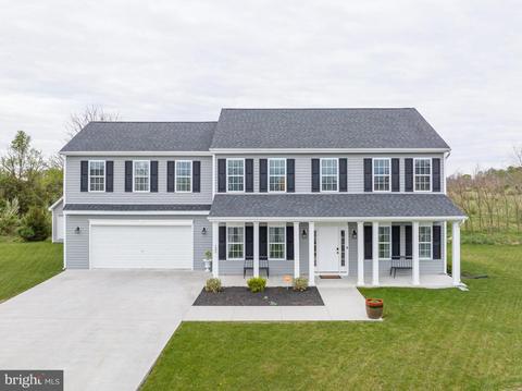 135 Invasion Ct, Bunker Hill, WV 25413