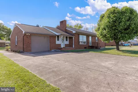 99 Primrose Dr, Martinsburg, WV 25404