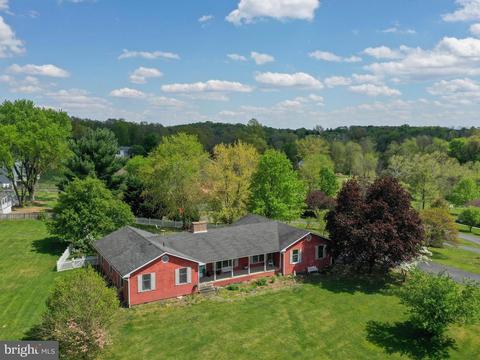 348 Twin Lakes Cir, Martinsburg, WV 25405