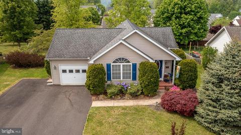 432 Larkspur Ln, Martinsburg, WV 25403
